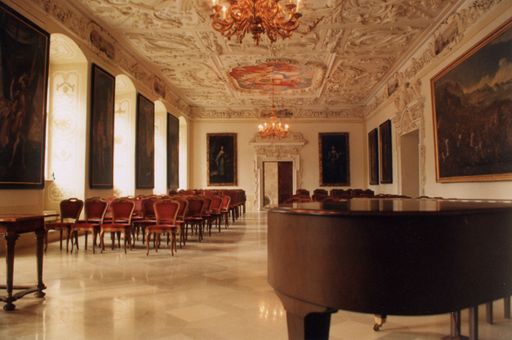  Der Kaisersaal des Stifts Heiligenkreuz bietet
bereits zum achten Mal den prachtvollen Rahmen für das alljährlich
im Herbst stattfindende Kammermusikfestival der Spitzenklasse.