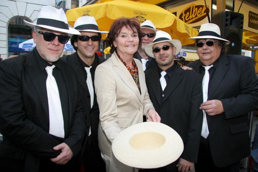 Vorschau Bild von Radio Wien Band mit Frau Christine
Tschürtz-Kny-Geschäftsführerin des
Vereines Licht ins Dunkel