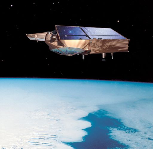  CryoSat, die Eismission der ESA startet am 8. Oktober
2005. Der 700 kg schwere Satellit soll per Radar aus einer 700 km
hohen polaren Umlaufbahn die planetaren Eismassen erforschen und
damit Licht in einen langen Wissenschaftsstreit bringen: Tauen die
Polkappen der Erde ab, nehmen sie zu oder bleiben sie  - abgesehen
von jahreszeitlichen Veränderungen - konstant?