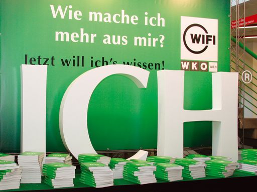 Das WIFI Wien rückt das Thema ICH-Marke nicht nur in
seiner Werbekampagne in den Mittelpunkt. Eine neue Ausbildungsreihe
mit Trainer Manfred Greisinger unter dem Titel
"ICH-Marken-Zertifikat" gibt die Möglichkeit, mehr aus seiner
Persönlichkeit zu machen.