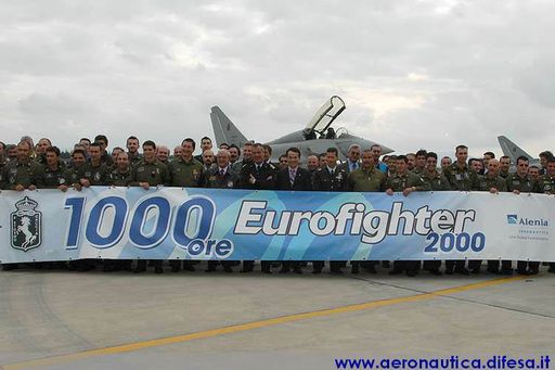 Italiens Verteidigungsminister Antonio Martino flog
Eurofighter am 31.10.2005.