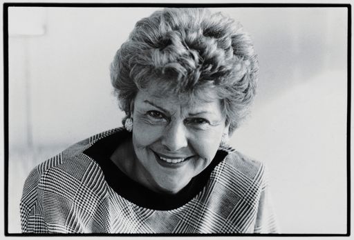 In den Morgenstunden des 3. Novembers 2005 verstarb
Aenne Burda im Kreise ihrer Familie in Offenburg. Sie war im 97.
Lebensjahr. Porträt Aenne Burda 1987.