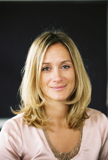 Die 35-jährige Alexandra Schindler übernimmt die
Leitung aller A1 SHOPS. Bereits seit 1998 arbeitet sie im Team von
mobilkom austria.