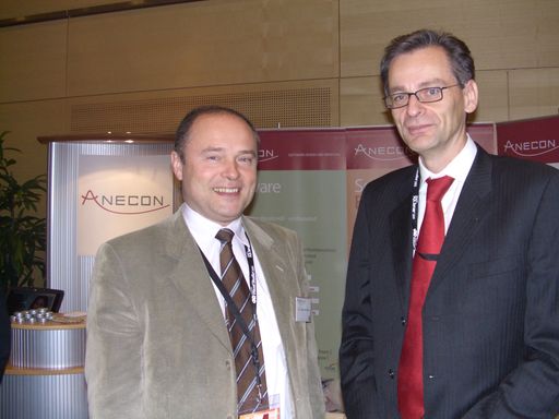 Dr. Johannes Adler, Geschäftsführer ANECON und Mag.
Herbert Tempsch, Abteilungsleiter und Prokurist, Bank Austria
Creditanstalt auf der Microsoft Launch Conference, 22.11.2005