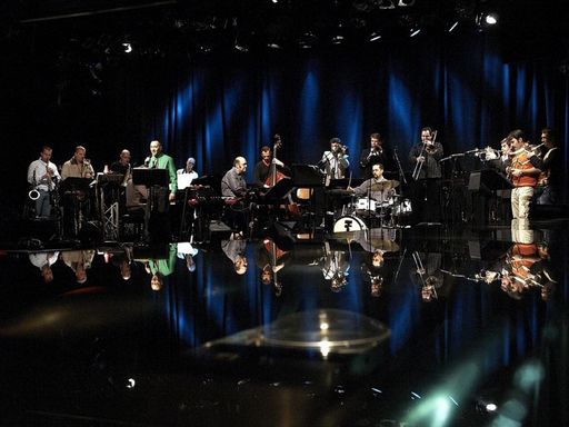 Vorschau Bild von Mit der vor sechs Jahren gegründeten Jazz Bigband
Graz, seit knapp drei Jahren unter Leitung von Saxofonist Heinrich
von Kalnein und Trompeter Horst-Michael Schaffer, ist erstmals ein
österreichisches Topensemble auf der prestigiösen IAJE - Conference
in New York vertreten.