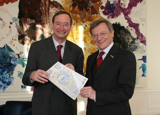  SME-Union Präsident Leitl übergibt Maßnahmenpaket für
Europäische mittelständische Betriebe an EU-Ratspräsidenten
Wolfgang Schüssel