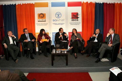 v.l.n.r.: Dr. Leonhard Bauer (WU Wien), Dr. Erich
Laminger (Hauptverb. d. Sozialversich.), Dr. Claudia Laschan
(Landtagsabgeordn. SPÖ), Mag. Johannes Kaup, Dr. Sigrid Pilz
(Landtagsabg. Grüne), Rudolf Kobza (Lowe GGK), Dr. Martin
Gleitsmann (WKÖ)