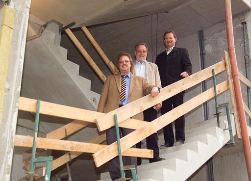 v.l.n.r.: Karl Kamper, GF Unternehmensgruppe Kamper,
Gerhard Payer, Bgm. der Gemeinde Hart bei Graz und Mag. Harald
Ultsch, HARRY'S HOTEL HOME