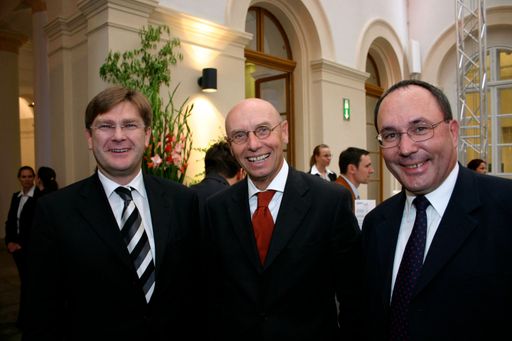 Vorschau Bild von Große Geburtstagsgala mit prominenten Gästen: v.l.n.r.: SAP Europa Chef Michael Kleinemeier, Ernst Nonhoff, Generaldirektor IBM Österreich, Wolfgang Schuckert, Managing Director SAP Österreich