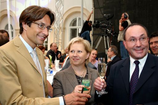 Vorschau Bild von Große Geburtstagsgala mit prominenten Gästen: v.l.n.r.: Finanzminister Karl-Heinz Grasser, Brigitte Jank, Präsidentin der Wirtschaftskammer Wien, Wolfgang Schuckert, Managing Director SAP Österreich