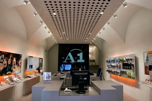 Vorschau Bild von Die Architektur des neuen A1 SHOPS in der Getreidegasse setzt das innovative Service-Konzept auch räumlich um.