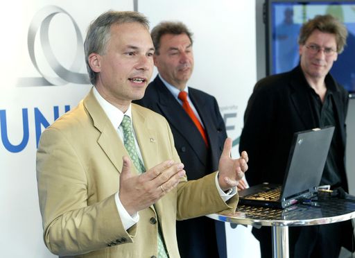 Im Bild v.l.n.r.: Uniqa Vorstand Peter Eichler, der stv. WdF Bundesvorsitzende Viktor Wagner und der GF der Triconsult Wirtschaftsanalytische Forschungs GmbH Felix Josef, im Rahmen eines Pressegespraeches zum Thema Wie fit sind Oesterreichs Manager, am Dienstag, 13. Juni 2006 in Wien.