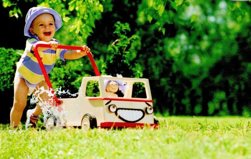  Freie Bahn für alle kleinen Krabbler und Läufer! Gerade im Alter zwischen 6 und 24 Monaten gibt es so viel Neues in Babys Welt zu entdecken. Babys ungestörte Bewegungsfreiheit ist sehr wichtig für alle weiteren Entwicklungsschritte.