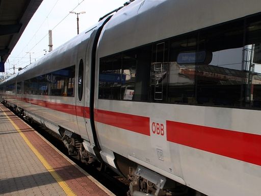Vorschau Bild von Die ÖBB-ICE werden ÖBB gebrandet sein mit dem Zusatz in Kooperation mit der DB. Bei den deutschen ICEs wird es umgekehrt sein.