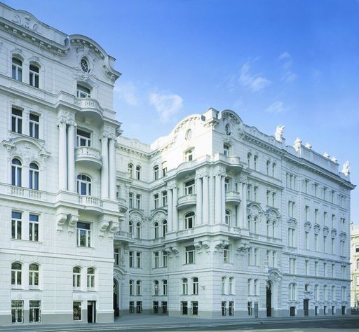 Vorschau Bild von Haus der Humboldt Matura Schule zwischen Karlsplatz und Schwarzenbergplatz