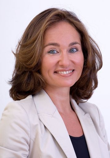 Vorschau Bild von Rechtsanwältin Dr. Ursula Xell-Skreiner, Expertin für einvernehmliche Trennungen und Scheidungen:"Wer zusammen zieht - auch ohne Trauschein, sollte Zahlungen, Wohnungsfragen und Ähnliches von vornherein sinnvoll regeln."