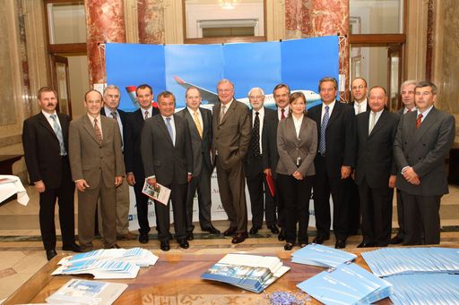  http://pressefotos.at/m.php?g=1&dir=200609&u=42&a=event&e=20060918_L
Die Gruppe der Referenten: Vorstandsdirektor Dr. Josef Burger/COO Austrian Airlines Group (5.v.li.), Mag. Christian Domany/WKÖ, Fachverbandsvorsteher-Stv. Luftfahrt (6.v.li.), Staatssekretär Mag. Helmut Kukacka (7.v.li.), Schasching/Österreichischer Luftfahrtverband (8.v.li.), Generaldirektor Dr. Christoph Baubin/Austro Control (9.v.li.), Vorstandssprecher Mag. Herbert Kaufmann/FWAG (11.v.li.), Symposium Chairman KR Mario Rehulka (13.v.li.)