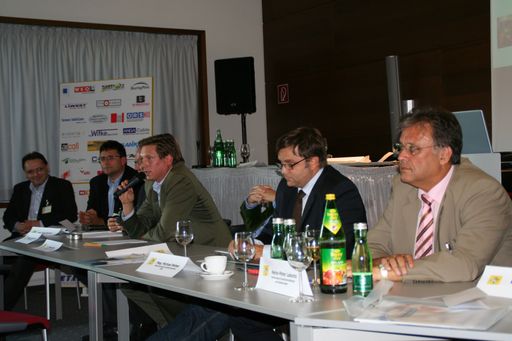  Prominente Besetzung bei der Podiumsdiskussion am 13. Symposium für Kabel-TV und Programmveranstalter: Ing. Hans Kühberger, Ing. Josef Semler, Dr. Michael Stix, Mag. Michael Weber, Heinz-Peter Labonte
