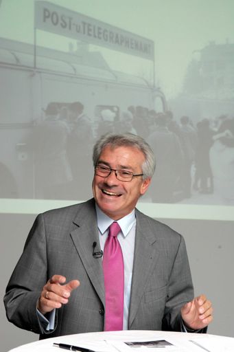 Vorschau Bild von Dr. Georg Pölzl, Vorsitzender der Geschäftsleitung T-Mobile Austria, bei der T-Mobile-Pressekonferenz