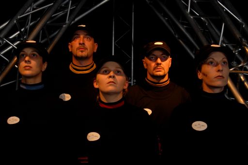  An vier aufeinander folgenden Tagen, vom 21. - 24. September 2006, zeigt das neue Theater zweimal täglich (jeweils 17h und 20h30) insgesamt vier verschiedene Stücke. Eröffnet wird am Donnerstag, 21.9. mit dem visionären Science Fiction Drama "Freikraft".