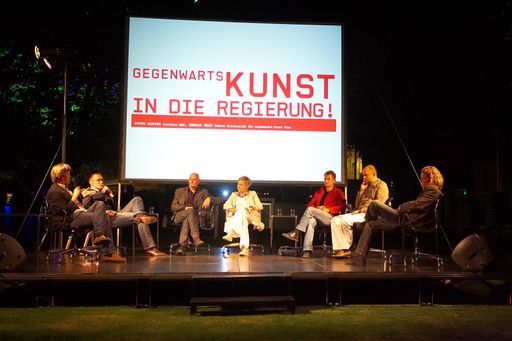 Gespräch mit Künstlern (v. li.)
Josef Trattner, Martin Strauss, Karl-Heinz Ströhle, Andrea Schurian (Moderation), Otto Mittmannsgruber, Marko Lulic und Michael Kienzer.