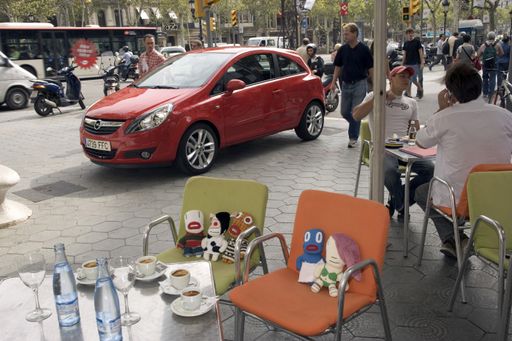  Opel startet innovative Kampagne für den neuen Corsa: C'MON. Im Fokus: die wichtige Zielgruppe der Zwanzig- bis Dreißigjährigen. Flippige Stoffpuppen und ein neuartiger Medienmix sind Schlüsselelemente der Werbekampagne. Die Verwendung dieses Bildes ist für redaktionelle Zwecke honorarfrei. Abdruck bitte unter Quellenangabe: "obs/Adam Opel AG"