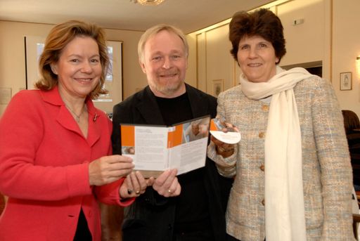  Im Bild v.l.n.r.:  Dir. Dr. Marion E. Kalousek (Äzt. Direktorin Sozialmedizinisches Zentrum Baumgartner Höhe, Präsidentin Österreichische Alzheimer Liga), Dr. Gerald Gatterer (Leitender Psychologe und Abteilungsvorstand Geriatriezentrum am Wienerwald), Mag. Antonia Croy (Präsidentin "Alzheimer Angehörige Austria"), Location: Hotel Regina, Wien