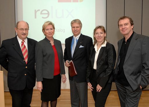 v.l.n.r.: Dr. Francis Baudet (Poliklinik Aachen), Brigitte Rumpold (Relux Zentrum Wien), Dr. Claus Fischer-See (Vorstand Bank für Ärzte und freie Berufe), Dr. Martha Schmid (Ärztliche Leiterin Relux Zentrum Wien) und Mag. Andreas Reiter (Zukunftsbüro Wien),