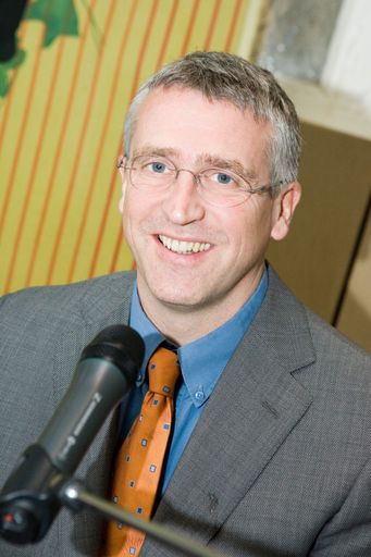 V.l.n.r.: Dr. Leonhard Loimer (Ärztlicher Leiter der Kinderwunschklinik Wels)
Weitere abdruckfähige honorarfreie Bilder finden sie unter http://pressefotos.at/album/1/42/200611/20061130_b/