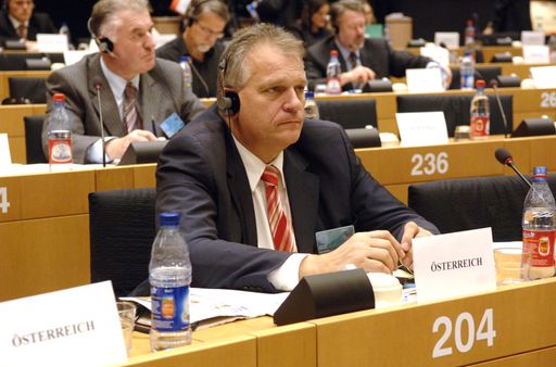 Bundesratspräsident Gottfried Kneifel bei seiner Wortmeldung im Rahmen der Plenardebatte des EU-Parlamentariertreffens in Brüssel zur Zukunft Europas.