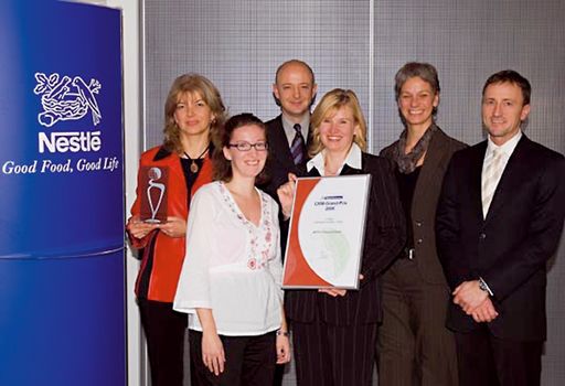  Preisverleihung an Zweitplatzierten im CRM-Grand-Prix, Nestlé: Rosita Ott, Claudia Pressnig, Generaldirektor Markus Oggenfuss, Heidi Svoboda (Nestlé), Geschäftsführer Michael Helml (Teleperformance)