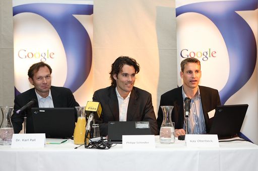  v.l.n.r.: Dr. Karl Pall, Landes-Chef Google Österreich, Philipp Schindler, Nordeuropa-Chef von Google und Kay Oberbeck, Head of Corporate Communications & Public Affairs

http://www.pressefotos.at/main.php?g=1&u=42&dir=200612&e=20061212_g&a=event
