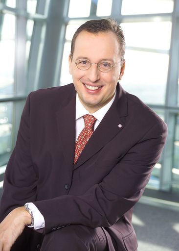 Günther Ottendorfer (1968), Geschäftleiter IT & Technik T-Mobile Austria, ist designiert per 1. März 2007 die Position des Technical Director für T-Mobile Deutschland zu übernehmen.
