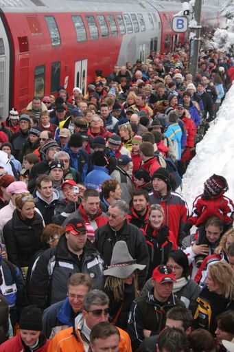 Die Bahn sorgt in Kitzbühel wieder für viel Mobilität der Fans