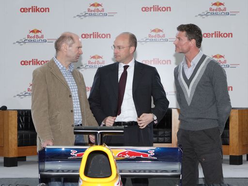 v.l.n.r.: Thomas Limberger, CEO, Adrian Newey, Technical Director Red Bull, David Coulthard
http://pressefotos.at/m.php?g=1&u=42&dir=200701&e=20070123_r&a=event