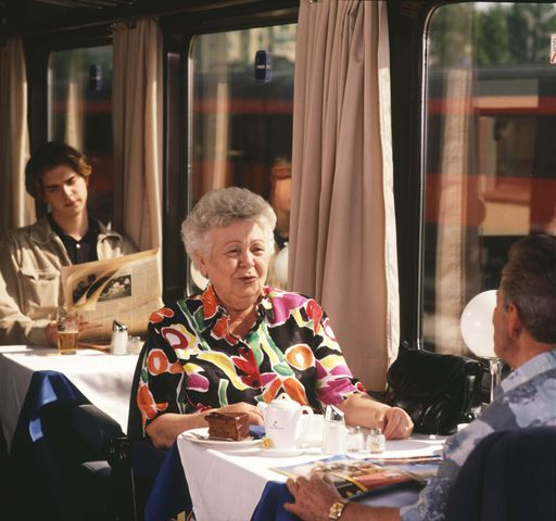 Im Restaurantwagen kann man die Bahnfahrt so richtig genießen
