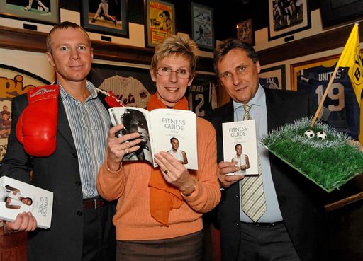 http://pressefotos.at/m.php?g=1&u=1&dir=200701&e=20070130_f&a=event
Der aktuelle 'Fitness Guide 2007', v.l.n.r.: Mag. Bernd Tschiltsch (Autor und Fesundheitsexperte), Trixi Schuba (Olympiasiegerin), KR Gerhard Span (Fachverbandobmann Freizeitbetriebe, Geschäftsführer Manhattan Fitnesanlagen)