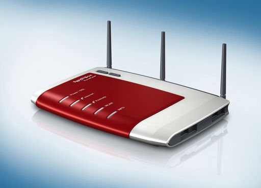  AVM auf der Cebit: Premiere für die neue FRITZ!Box-Generation. Das Berliner Unternehmen AVM präsentiert auf der Cebit eine völlig neue FRITZ!Box-Generation, die mit ihrer umfangreichen Ausstattung optimal für kommende Breitbandtrends geeignet ist. Das neue AVM-Spitzenmodell, die FRITZ!Box Fon WLAN 7270, bietet ein ADSL2+- und ein VDSL-Modem, eine Telefonanlage für das Telefonieren übers Internet und Festnetz und eine integrierte DECT-Basisstation. Das Produkt funkt mit dem neuen Standard IEEE 802.11n.