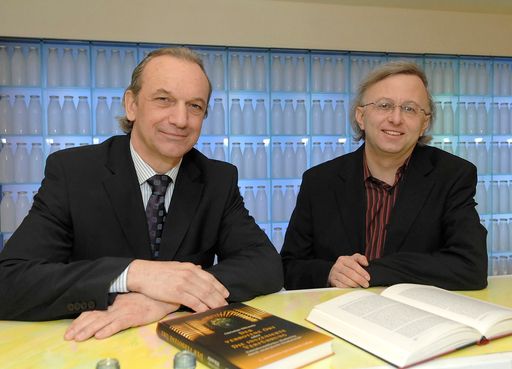 Blaha Büromöbel steigert Umsatz um 13%: Österreich als wichtigster Markt! v.l.n.r.:  Mag. Ing. Friedrich Blaha (Geschäftsführer Blaha Büromöbel), Dr. Christian Mikunda (Mediendramaturg)
http://www.pressefotos.at/album/1/1/200702/20070221_b/