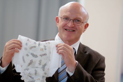 Univ. Doz. Dr. Günter Primus, Leiter der Ambulanz für Blasenfunktionsstörungen an der Universitätsklinik für Urologie in Graz.

Weitere Bilder abrufbar unter:
http://pressefotos.at/m.php?g=1&dir=200703&u=45&a=event&e=20070320_b