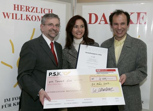 Vizekanzler Mag. Wilhelm Molterer, Dr. Bettina Vogl-Lang (BMF/Zoll), Dr. Heinrich Kovar (wissensch.Direktor der St.Anna Kinderkrebsforschung)