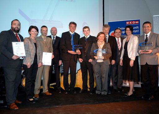 Fit for Future - Österreichs beste Lehrbetriebe, Dr. Michael P. Walter (Vorsitzender des Kuratoriums WIFI Österreich - 3.v.r.), Mag. Josef Wallner (Leiter Entwicklung und Consulitng am ibw - 4.v.l.) und die Preisträger des "Fit for Future" Wettbewerbs.
http://www.pressefotos.at/album/1/1/200703/20070322_f/