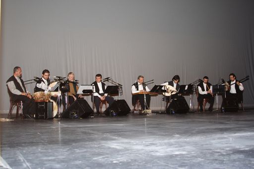  Ruwi unter uns
http://pressefotos.at/m.php?g=1&u=43&dir=200703&e=20070328_r&a=event