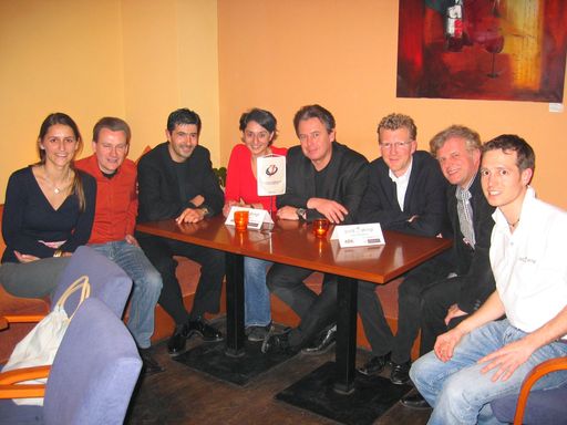 v.l.n.r.: Martina Ressmann (APA-OTS), Thomas Wollert (radioforen.de), Richard Mauerlechner (Medianet), Leila Mahdavian (Radio Arabella), Udo Huber, Peter Aigner (Aigner PR), Walter Ringsmuth (Antenne Österreich), Harald Sorger (Putz&Stingl)