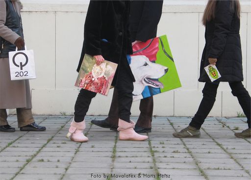 Der Q202 AtelierRundgang 2007 ist eine persönliche Begegnung mit 200 KünstlerInnen an 84 Orten im 1., 2., 3., und 20. Bezirk, vom 20. bis 22. April 2007. Erleben Sie das Kulturschaffen und die Gegend, in der dieses kreative Potenzial lebt und arbeitet mit Hilfe der Wanderkarte die Sie unter www.q202.at ausdrucken können. Info unter: 0650/2127920.