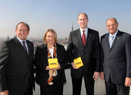 Im Bild v.l.n.r.: Ing. Mag. Hans Lukits (Vorstandsdirektor BEWAG Unternehmensgruppe),  Mag. Rita Heiss (Geschäftsführerin B.net Croatia), DI Adrian Jezina (Geschäftsführer B.net Croatia) und Mag. Josef Münzenrieder (Vorstandsdirektor BEWAG Unternehmensgrupper).