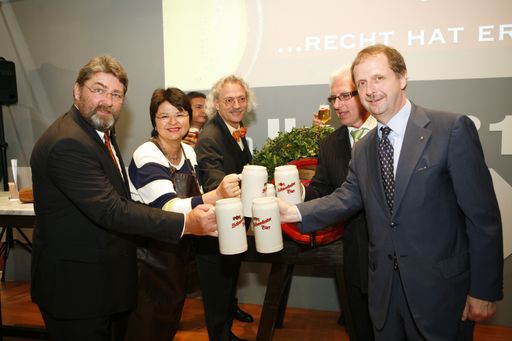 BILD zu OTS >Alles für den Gast Wien< 2007 - (vlnr) Direktor Johann Jungreithmair, CEO von Reed Exhibitions in Österreich; Vizebürgermeisterin Mag.a Renate Brauner; Komm.-Rat Ing. Josef Bitzinger, Spartenobmann für Tourismus und Freizeitwirtschaft in der Wirtschaftskammer Wien; Branchensprecher Komm.-Rat Günter Ferstl, Obmann der Fachgruppe Wien der Kaffeehäuser, Generaldirektor DI Dr. Markus Liebl, Brau Union Österreich.