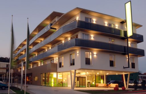  "HARRY’s HOTEL HOME" in Hart bei Graz ist das exklusive Partnerhotel der erfolgreichsten Zirkusshow der Welt. Für 3 Tage bietet das neue, trendige Hotel vor den Toren von Graz ein attraktives Package  um ¤ 155,- pro Person an.