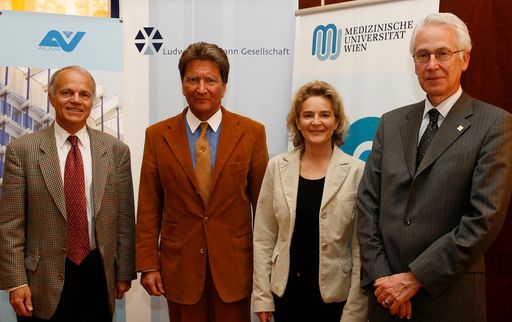 Stellten heute gemeinsam den neuen Forschungscluster für Geweberegeneration vor: Clusterkoordinator Univ.-Prof. Dr. Heinz Redl, AUVA-Obmann Komm.-Rat Helmut Klomfar, Mag. Claudia Lingner, Geschäftsführerin der Ludwig Boltzmann Gesellschaft, und MedUni Wien-Rektor Univ.-Prof. Dr. Wolfgang Schütz