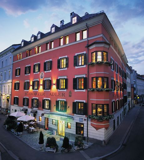 Vorschau Bild von Das Romantik Hotel Schwarzer Adler bietet die seltene Chance, den Wiener Walzer mit Tanzprofi Ferri Polai und seiner Tochter - Dancingstar Julia Polai (unter den Top 20 der Weltrangliste) - zu lernen.